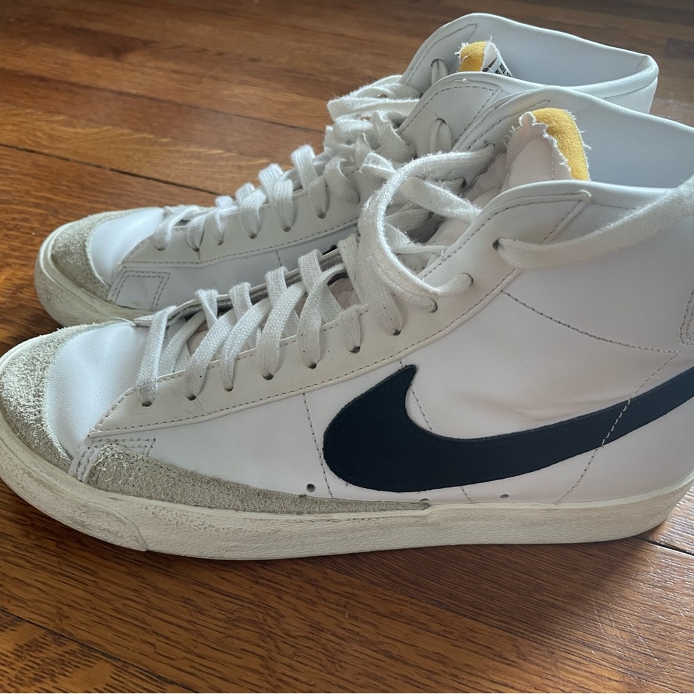 Nike White and Black Blazer Mid ‘77 Vintage